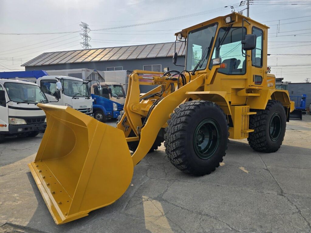 平成21年　カワサキ　55DV　1.6㎥　Wキャビン・ワンタッチ式スノウプラウ付・スノースパイク（車検令和7年10月）