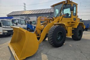 平成21年　カワサキ　55DV　1.6㎥　Wキャビン・ワンタッチ式スノウプラウ付・スノースパイク（車検令和7年10月）