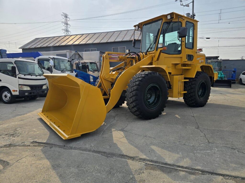 平成21年　カワサキ　55DV　1.6㎥　Wキャビン・ワンタッチ式スノウプラウ付・スノースパイク（車検令和7年10月）