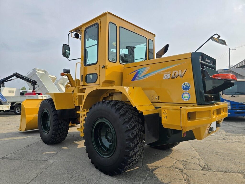 平成21年　カワサキ　55DV　1.6㎥　Wキャビン・ワンタッチ式スノウプラウ付・スノースパイク（車検令和7年10月）