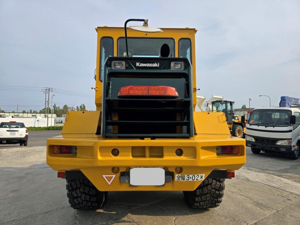 平成21年　カワサキ　55DV　1.6㎥　Wキャビン・ワンタッチ式スノウプラウ付・スノースパイク（車検令和7年10月）