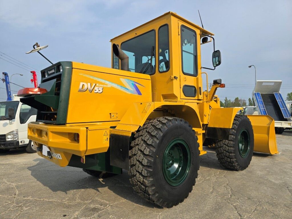 平成21年　カワサキ　55DV　1.6㎥　Wキャビン・ワンタッチ式スノウプラウ付・スノースパイク（車検令和7年10月）