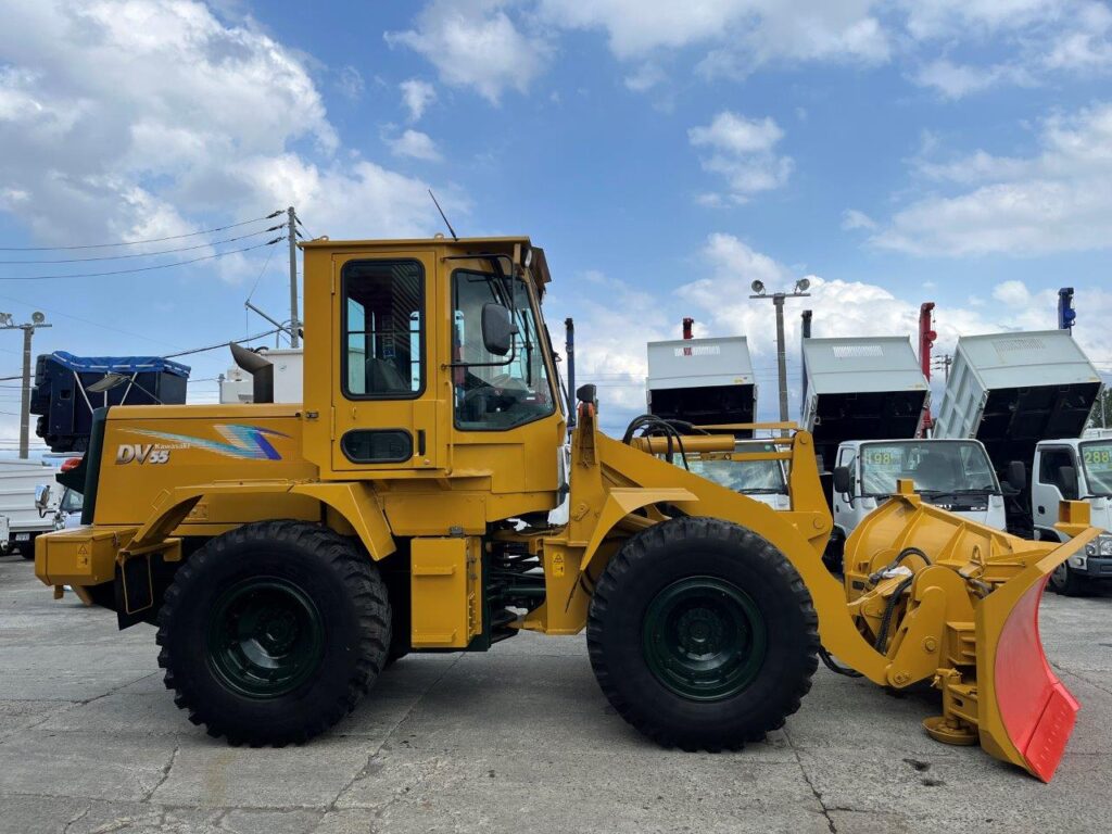 平成21年　カワサキ　55DV　1.6㎥　Wキャビン・ワンタッチ式スノウプラウ付・スノースパイク（車検令和7年10月）