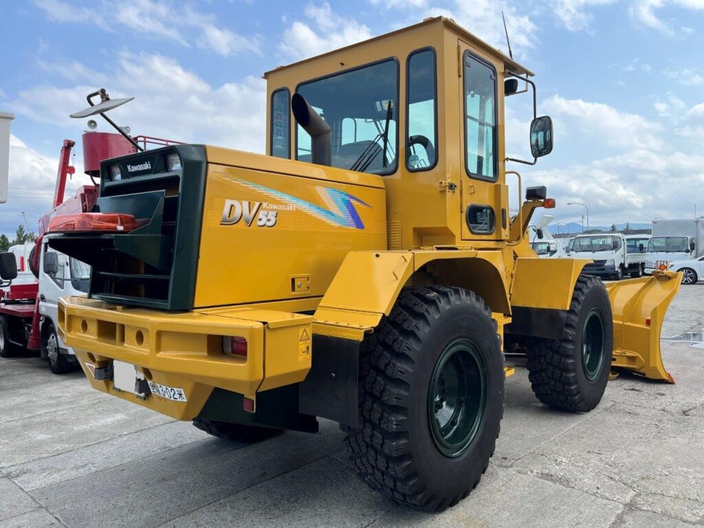平成21年　カワサキ　55DV　1.6㎥　Wキャビン・ワンタッチ式スノウプラウ付・スノースパイク（車検令和7年10月）