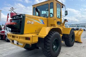 サムネイル: 平成21年　カワサキ　55DV　1.6㎥　Wキャビン・ワンタッチ式スノウプラウ付・スノースパイク（車検令和7年10月）