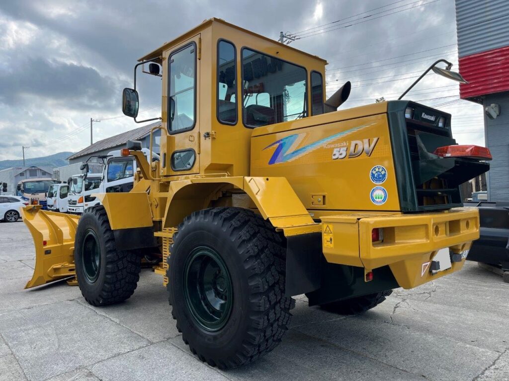 平成21年　カワサキ　55DV　1.6㎥　Wキャビン・ワンタッチ式スノウプラウ付・スノースパイク（車検令和7年10月）