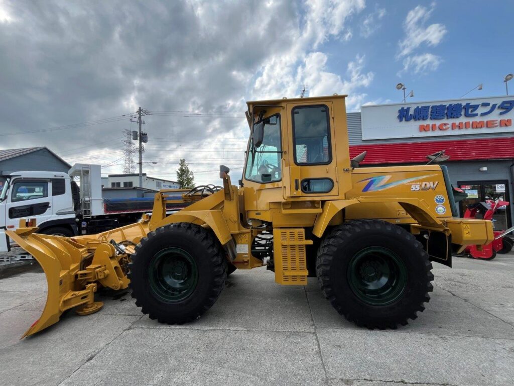 平成21年　カワサキ　55DV　1.6㎥　Wキャビン・ワンタッチ式スノウプラウ付・スノースパイク（車検令和7年10月）