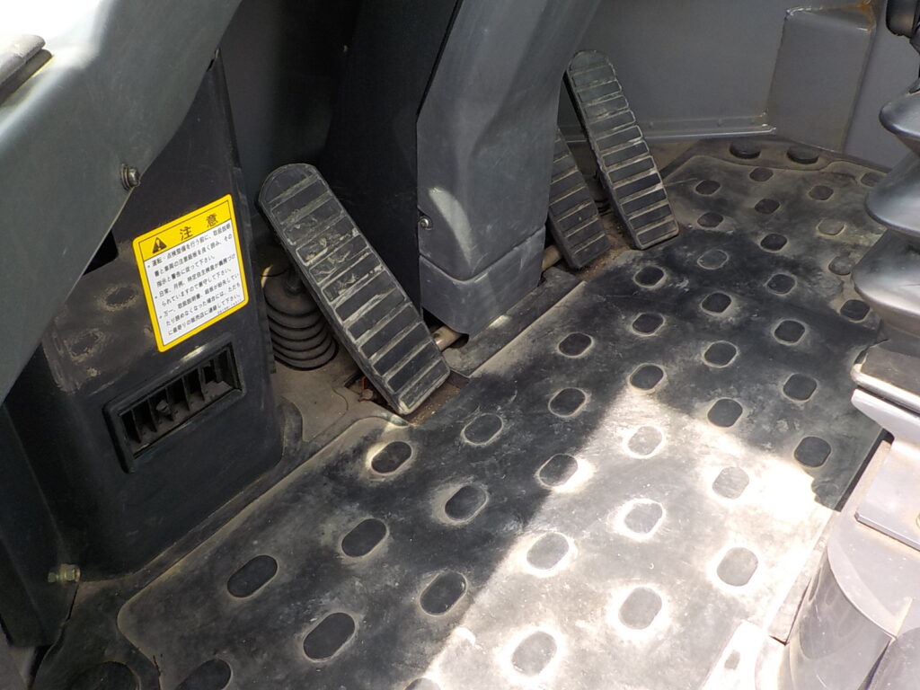 平成18年　日立　ホイールローダー　LX110　★2.0立米★シャッター付バケット★スノースパイク★使用時間約1270HR★