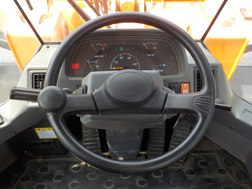 平成18年　日立　ホイールローダー　LX110　★2.0立米★シャッター付バケット★スノースパイク★使用時間約1270HR★