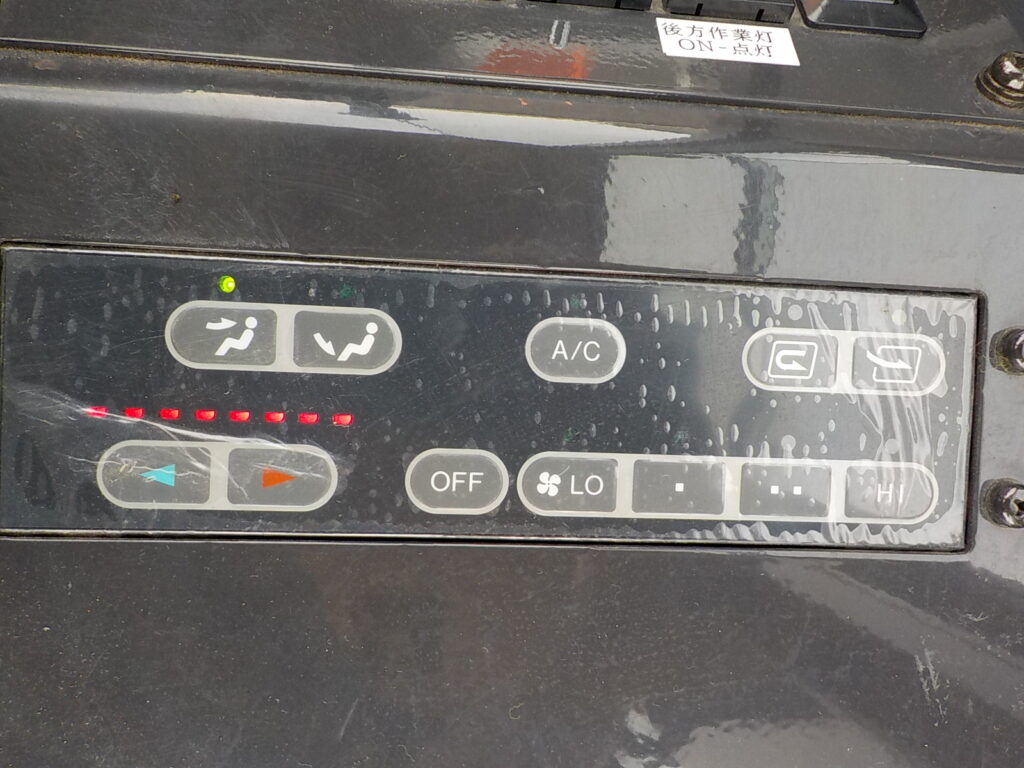 平成18年　日立　ホイールローダー　LX110　★2.0立米★シャッター付バケット★スノースパイク★使用時間約1270HR★