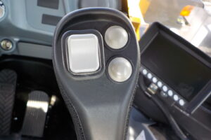 サムネイル: 令和3年　日立　ホイールローダー　ZW140-6　★スノウプラウ★ノーマルバケット付★Wキャビン★使用時間約1320HR★車検令和7年10月★