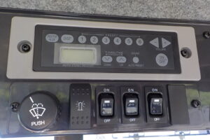 サムネイル: 令和3年　日立　ホイールローダー　ZW140-6　★スノウプラウ★ノーマルバケット付★Wキャビン★使用時間約1320HR★車検令和7年10月★
