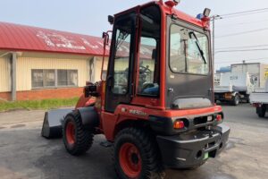 サムネイル: 令和6年　クボタR430M　0.4㎥　使用時間35HR‼　スノータイヤ装着　バケット幅158cm