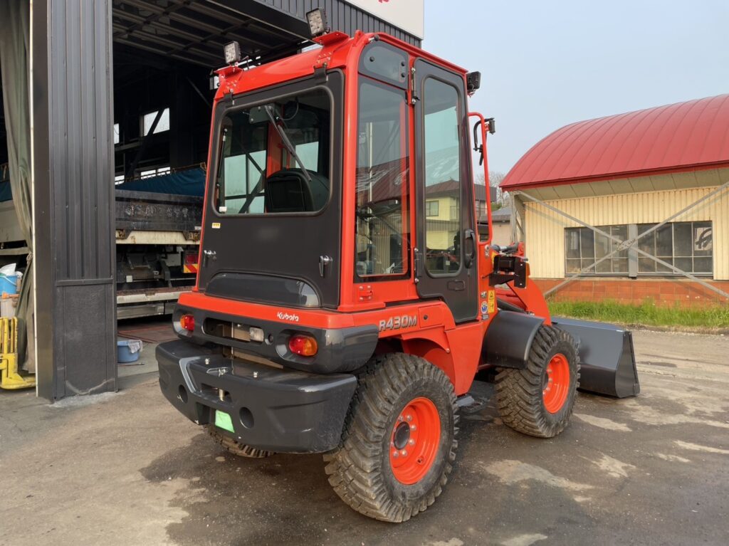 令和6年　クボタR430M　0.4㎥　使用時間35HR‼　スノータイヤ装着　バケット幅158cm