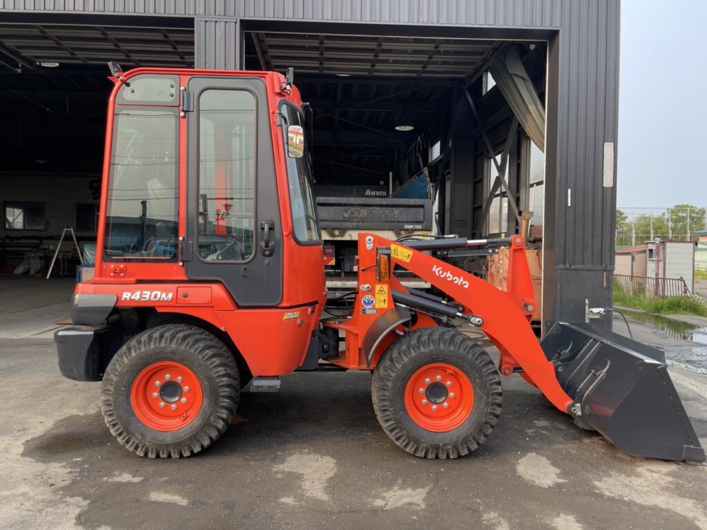 令和6年　クボタR430M　0.4㎥　使用時間35HR‼　スノータイヤ装着　バケット幅158cm