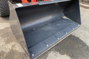 サムネイル: 令和6年　クボタR430M　0.4㎥　使用時間35HR‼　スノータイヤ装着　バケット幅158cm