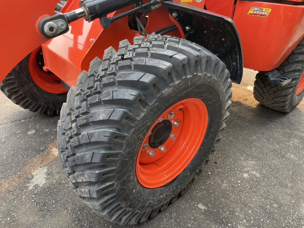 令和6年　クボタR430M　0.4㎥　使用時間35HR‼　スノータイヤ装着　バケット幅158cm