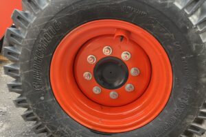 サムネイル: 令和6年　クボタR430M　0.4㎥　使用時間35HR‼　スノータイヤ装着　バケット幅158cm