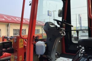 サムネイル: 令和6年　クボタR430M　0.4㎥　使用時間35HR‼　スノータイヤ装着　バケット幅158cm