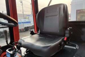 サムネイル: 令和6年　クボタR430M　0.4㎥　使用時間35HR‼　スノータイヤ装着　バケット幅158cm