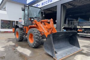 サムネイル: 令和6年　日立ZW100-6　1.3㎥　検令和8年11月　バケット幅234cm　使用時間334HR！　スパイク　