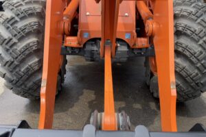 サムネイル: 令和6年　日立ZW100-6　1.3㎥　検令和8年11月　バケット幅234cm　使用時間334HR！　スパイク　