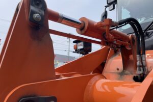 サムネイル: 令和6年　日立ZW100-6　1.3㎥　検令和8年11月　バケット幅234cm　使用時間334HR！　スパイク　