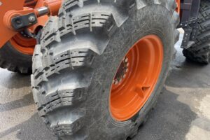 サムネイル: 令和6年　日立ZW100-6　1.3㎥　検令和8年11月　バケット幅234cm　使用時間334HR！　スパイク　