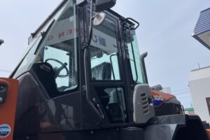 サムネイル: 令和6年　日立ZW100-6　1.3㎥　検令和8年11月　バケット幅234cm　使用時間334HR！　スパイク　