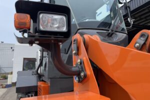 サムネイル: 令和6年　日立ZW100-6　1.3㎥　検令和8年11月　バケット幅234cm　使用時間334HR！　スパイク　