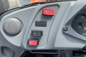 サムネイル: 令和6年　日立ZW100-6　1.3㎥　検令和8年11月　バケット幅234cm　使用時間334HR！　スパイク　