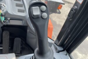 サムネイル: 令和6年　日立ZW100-6　1.3㎥　検令和8年11月　バケット幅234cm　使用時間334HR！　スパイク　