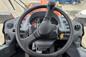サムネイル: 令和7年　日立　ZW100-6　1.3㎥　★スノースパイクタイヤ装着車・使用時間73時間！★（車検令和9年1月）
