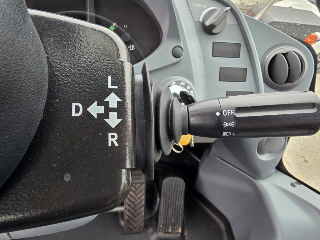 令和7年　日立　ZW100-6　1.3㎥　★スノースパイクタイヤ装着車・使用時間73時間！★（車検令和9年1月）