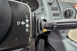 サムネイル: 令和7年　日立　ZW100-6　1.3㎥　★スノースパイクタイヤ装着車・使用時間73時間！★（車検令和9年1月）