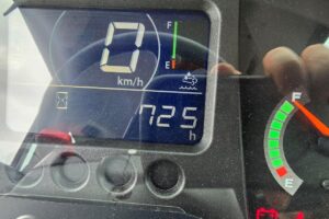 サムネイル: 令和7年　日立　ZW100-6　1.3㎥　★スノースパイクタイヤ装着車・使用時間73時間！★（車検令和9年1月）