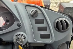 サムネイル: 令和7年　日立　ZW100-6　1.3㎥　★スノースパイクタイヤ装着車・使用時間73時間！★（車検令和9年1月）
