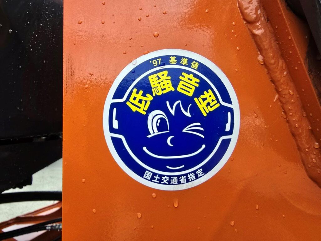 令和7年　日立　ZW100-6　1.3㎥　★スノースパイクタイヤ装着車・使用時間73時間！★（車検令和9年1月）