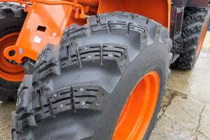サムネイル: 令和7年　日立　ZW100-6　1.3㎥　★スノースパイクタイヤ装着車・使用時間73時間！★（車検令和9年1月）