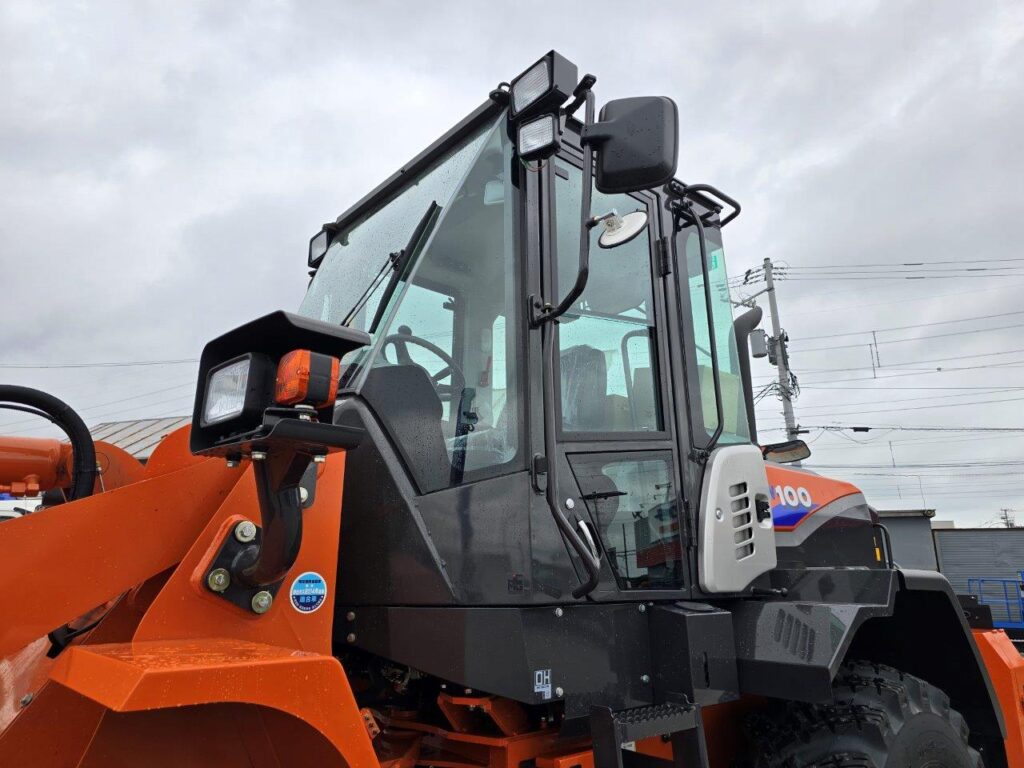 令和7年　日立　ZW100-6　1.3㎥　★スノースパイクタイヤ装着車・使用時間73時間！★（車検令和9年1月）