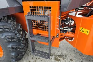 サムネイル: 令和7年　日立　ZW100-6　1.3㎥　★スノースパイクタイヤ装着車・使用時間73時間！★（車検令和9年1月）