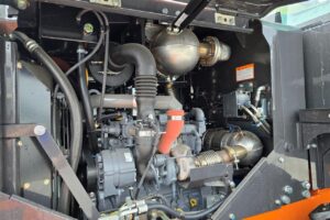 サムネイル: 令和7年　日立　ZW100-6　1.3㎥　★スノースパイクタイヤ装着車・使用時間73時間！★（車検令和9年1月）