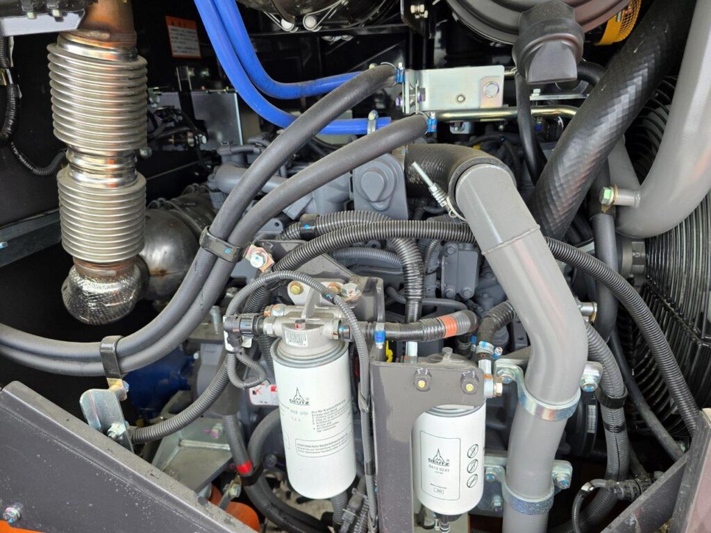 令和7年　日立　ZW100-6　1.3㎥　★スノースパイクタイヤ装着車・使用時間73時間！★（車検令和9年1月）