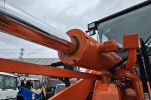 サムネイル: 令和7年　日立　ZW100-6　1.3㎥　★スノースパイクタイヤ装着車・使用時間73時間！★（車検令和9年1月）