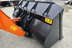 サムネイル: 令和7年　日立　ZW100-6　1.3㎥　★スノースパイクタイヤ装着車・使用時間73時間！★（車検令和9年1月）