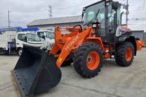 令和7年　日立　ZW100-6　1.3㎥　★スノースパイクタイヤ装着車・使用時間73時間！★（車検令和9年1月）