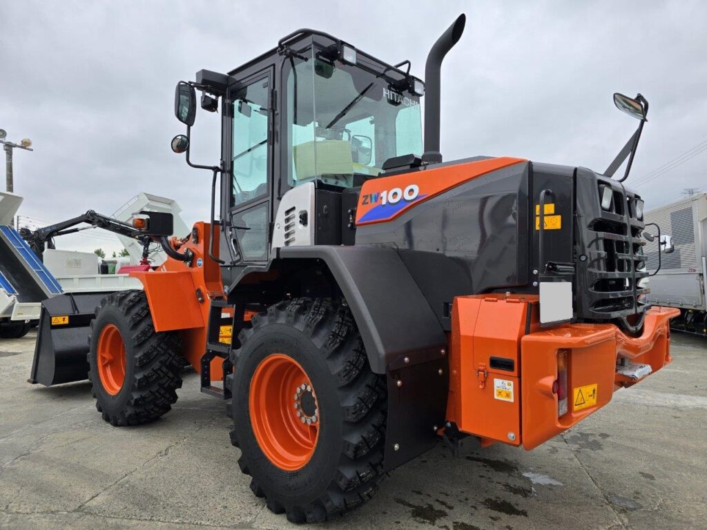 令和7年　日立　ZW100-6　1.3㎥　★スノースパイクタイヤ装着車・使用時間73時間！★（車検令和9年1月）