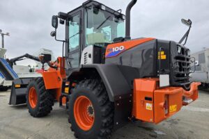 サムネイル: 令和7年　日立　ZW100-6　1.3㎥　★スノースパイクタイヤ装着車・使用時間73時間！★（車検令和9年1月）
