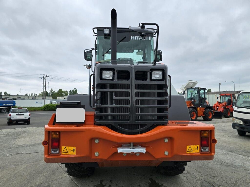 令和7年　日立　ZW100-6　1.3㎥　★スノースパイクタイヤ装着車・使用時間73時間！★（車検令和9年1月）