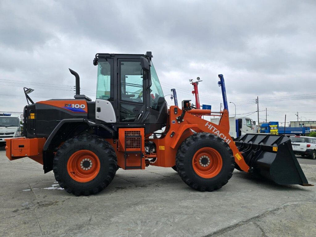 令和7年　日立　ZW100-6　1.3㎥　★スノースパイクタイヤ装着車・使用時間73時間！★（車検令和9年1月）
